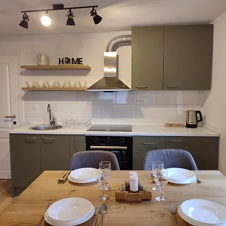 Trebevic-sarajevo بيت خشبي *